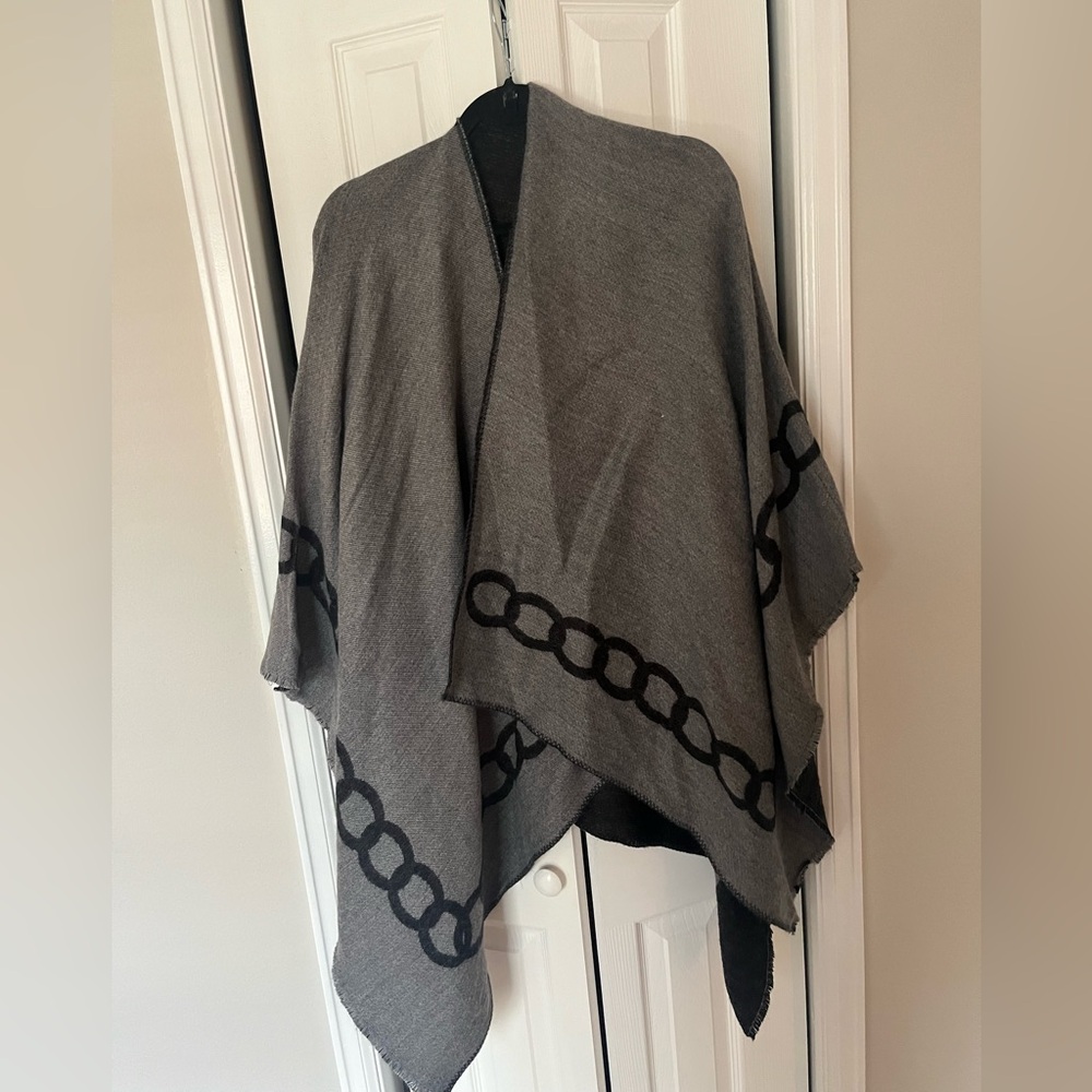 Reversible cape/ shawl
